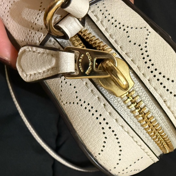 Coach White/Cream Crossbody with Wallet. - Picture 3 of 10